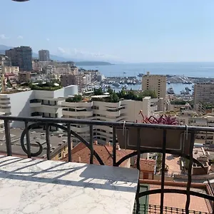 Plein Coeur De Monaco, à 300 Mètres à Pied Du Port De Monaco, 4 Pièces, Escaliers Vue Mer. Monte-Carlo